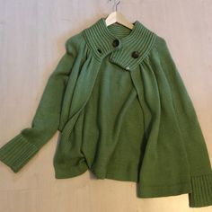 Never Worn Spring Green Cable Knit Sweater Coat, Trendy Wool Cardigan For Spring, Green Wool Cardigan For Spring, Green Chunky Knit Outerwear For Spring, Chic Green Knit Outerwear, Cozy Wool Cardigan For Spring, Soft Knit Wool Cardigan For Spring, Green Knit Cardigan, Knit Cardigan