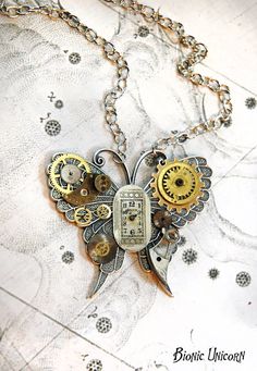 Steampunk Butterfly, Butterfly Necklaces, Steampunk Items, Vintage Jewelry Ideas, Steampunk Crafts, Small Clock, Watch Gears, Steam Punk Jewelry, Steampunk Diy