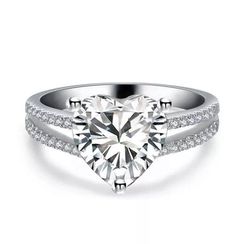 a heart shaped diamond ring with diamonds on the sides