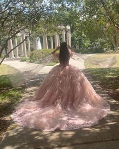 My quince dress Long Sweet 16 Dresses, Pink Quince Theme, Quince Picture Ideas, Quinceañera Photoshoot Ideas, Quince Themes, Quinceanera Pink, Quinceanera Themes Dresses