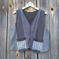 90s Vintage Women's vest, sewn from scraps of fabric, in gray and black tones. On the back there is an embroidered appliqué of a girl. Size L Large  Button Up Chest: 42"/ 106.5 cm Length: 21"/ 53 cm Gray Cotton Vest For Spring, Casual Black Vest With Patchwork, Casual Black Patchwork Vest, Black Cotton Vest With Buttons, Patchwork Clothing, Retro Country, Black Tones, Party Clothes, Vintage Vest