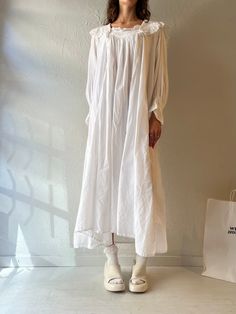 - Hopeless Romantic white long sleeve maxi dress - No fabric content tags but feels like 100% cotton - Tagged S Bust: 24" Length: 35.5" We are not responsible for lost, stolen, or damaged packages once they have been shipped. Any additional customs duties or taxes incurred on international orders are the responsibility of the buyer. Please note that our items are vintage and may have minor flaws or imperfections due to their age, which adds to their unique character. White Relaxed Fit Maxi Dress For Loungewear, White Relaxed Fit Maxi Dress With Long Sleeves, Relaxed Fit Long Sleeve Maxi Dress For Daywear, Relaxed Fit Cotton Maxi Dress For Daywear, White Billowy Dress For Daywear, Cotton Maxi Dress For Loungewear, White Cotton Maxi Dress For Fall, Billowy Cotton Long Sleeve Dresses, Billowy Long Sleeve Cotton Dress