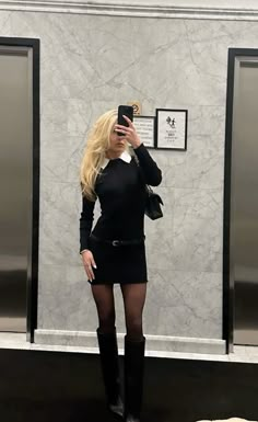 danielle pheloung Classy Office Outfits Women, Office Outfits Women Skirt, Devil Wears Prada Aesthetic, Classy Office Outfit, Business Casual Fits, Dc Outfits, Corporate Aesthetic, Prada Aesthetic, Office Ootd