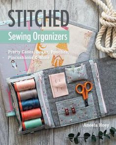 Stitched Sewing Organizers Sewing Organizer, Pochette Diy, Needle Book, Sewing Organization, Rick Rack, Sewing Projects For Beginners, Sewing Skills, Sewing For Beginners, Sewing Accessories