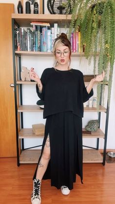 Casual Natural Style, Elder Emo Style, Sophisticated Alternative Fashion, Mom Grunge Style, Minimalist Goth Aesthetic, Witchy Professional Outfits, Shapeless Outfit, Fat Outfits Plus Size, Short Torso Large Bust Outfits