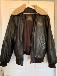 Aviator Jacket Aesthetic, Leather With Fur Jacket, Aviator Jacket Outfit, Vintage Brown Leather Jacket, Leather Aviator Jacket, Aviator Leather Jacket, Aviator Jacket, Estilo Country, Men's Leather Jacket