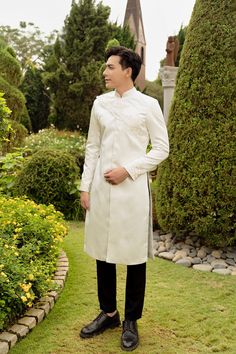 Brand new and high-quality Vietnamese traditional Ao Dai This set includes the Ao Dai and shipping with no pants for men Traditional White Ao Dai For Formal Occasions, Long Sleeve Kurta For Eid Ceremony, Traditional Formal Ao Dai For Festive Occasions, Traditional Festive Ao Dai For Formal Occasions, White Fitted Kurta With Stand Collar, Traditional White Ao Dai For Festive Occasions, Traditional Festive Ao Dai With Stand Collar, White Long Sleeve Ao Dai For Festive Season, Festive White Long Sleeve Ao Dai