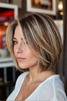 Get the best of both worlds with bob haircuts that are trendy yet timeless Med Hairstyles, Shaggy Bobs, Blonde Light Brown Hair, Grey Hair Transformation, Medium Length Curly Hair, Best Bob Haircuts, Medium Bob, Brunette Hair With Highlights, Chin Length Hair