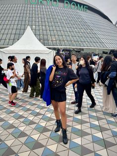 All black! Blazer blue 💙 #outfits #blue #black #coldplay #coldplayconcertoutfit #concert #stadium #tokyo Coldplay Outfit, Coldplay Concert Outfit, Coldplay Concert, Short Black Skirt, Blue Outfits, Blazer Blue, Coldplay, Black Blazer