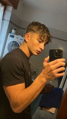 Male Haircut Ideas Straight Hair, Fade Blonde Hair Men, Haircuts For Blonde Hair Men, Fringe Undercut Men, Mens Blonde Hairstyles Short, Low Fades For Men Hairstyles, Men Blonde Hairstyles, Blonde Men Haircut, Straight Hair Fringe Men