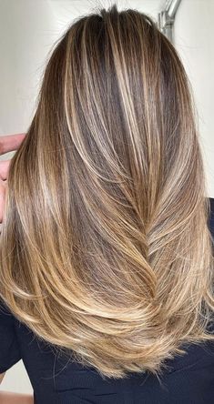 hair color trends 2021, 2021 hair color trends , 2021 blonde hair color trends, hair color ideas for brunettes, 2021 hair color trends female, brown hair color with highlights, brunette hair color, dark brunette hair, walnut brown hair colour #haircolour #brunettehaircolor #haircolorideas Best Hair Colour, Hair Colour Trends, Tone Highlights, Colour Trends, Spring Hair Color