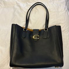 Authentic Coach Bag (Sold Out In Coach Website) Comes With Dust Bag In Great Condition Fits A 16” Laptop Perfectly With Cover Multiple Pockets Perfect For Work/Everyday Magnetic Clasp With Gold Hardware Coach Work Bag, Coach Market Tote, Coach Zip Top Tote, Tote Insert, Coach Website, Beige Bag, Leather Satchel Handbags, Straw Tote Bag, Coach Tote