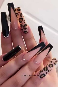 Nail Inspo Cheetah, Acrylic Nails 2024, Emo Nail Ideas, Cheetah Acrylic Nails, Emo Nails, Cheetah Nail Designs, Girly Acrylic, Cheetah Nails, Leopard Print Nails