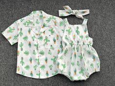 Cute Printed Cotton Set, Summer Matching Sets For Playtime, Family Matching Sets With Cartoon Print Short Sleeves, Green Cartoon Print Summer Sets, Summer Matching Cotton Outfit Sets, Cotton Matching Outfits For Summer, Summer Cotton Matching Outfits Sets, Matching Spring Playwear Sets, Matching Short Sleeve Sets For Spring