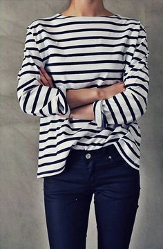 stripes + denim = <3 Brunette Style, Chic Minimalista, Casual Weekend Outfit, Basic Wardrobe, Street Style 2017, Bohol, Cooler Look, Inspiration Mode