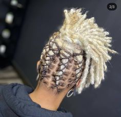 Platinum Blonde Hair Locs, Locs With Blonde Tips, Blonde Tips On Locs, White Blonde Locs Black Women, Blonde Tip Locs, Platinum Blonde Locs, Colors Locs, Loc Curls