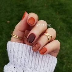 Acrylics For Pale Skin, Thanksgiving Nails Fall Sns, Fall Inspired Dip Powder Nails, November Nails Natural, No Chip Manicure Ideas Fall, Short Fall Nails 2023 Matte, Nail Colors Thanksgiving, September Mail Ideas, Nails 2023 Trends Color