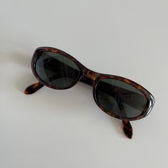 These rectangle sunglasses are your everyday classic.  Featuring a tortoise frame with black tint lens.  This style is unisex.  True genuine vintage sunglasses from the 90s. - 400 uv  Measurements:  Frame width:  Lens Height:  Lens Width:  Bridge:  Arm temple:  - includes sunglasses pouch Retro Tortoiseshell Polarized Sunglasses, Vintage Tortoiseshell Rectangular Sunglasses, Vintage Tortoiseshell Wayfarer Sunglasses, Rectangle Face, Sunglasses Pouch, Paper Ring, Red Sunglasses, Tortoise Sunglasses, Rectangle Sunglasses