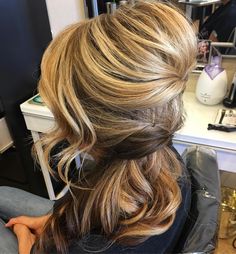 Two-Tier Bouffant Half Updo Side Bridesmaid Hairstyles, Bridesmaid Side Hairstyles, Side Sweep Hair, Side Ponytail Updo, Wedding Hair Plait, Side Swept Wedding Hair, Black Tie Hair, Side Ponytail Wedding Hairstyles