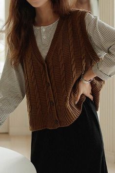 Surfergirl Style, Vest Outfits, Inspiration Mode, Mode Inspiration, Fall Winter Outfits, Outfits Casuales, Modest Outfits, Sweater Vest, Work Outfits