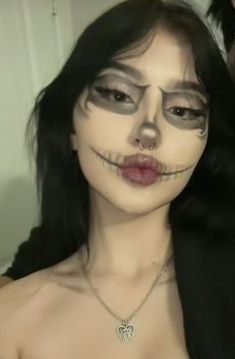 Halloween Skeleton Makeup, Vampire Bride, Skeleton Makeup, Pretty Halloween Costumes, Being Creative