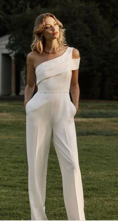 Kombinezoni Za Maturu, Graduation Jumpsuit Outfit College, White Jumpsuit Outfit Classy, White Jumpsuit Outfit, Modern Jumpsuit, White Jumpsuit Wedding, Colour Names List, Burgundy Jumpsuit, Custom Made T Shirts