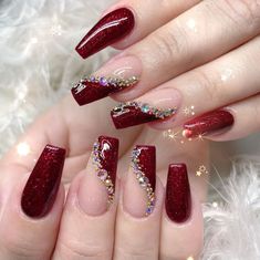 Maroon Nail Designs, Burgundy Acrylic Nails, Elegant Touch Nails, Red And Gold Nails, Unghie Sfumate, Bridal Nail Art, Maroon Nails, Red Acrylic Nails