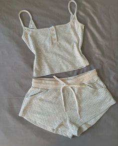 Cute cotton sleep wear perfect for summer! #sleep #fashion #set #fashionset Cute Summer Pjs, Outfit Ideas Clean Girl, Sleep Fashion, Sleep Outfit, Pajamas Aesthetic, Cute Pjs, Cute Sleepwear, Summer Pajamas, Cute Lazy Day Outfits