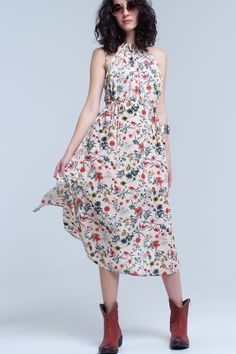 Halter neck beige midi dress. Floral print design. Side slit on the skirt. 100% Polyester Lining: 100% Polyester High Neck Evening Gown, Beige Midi Dress, Midi Dress Floral, Chic Prints, Cut Out Midi Dress, Spain Fashion, Printed Halter Dress, Silk Dress Long, Floral Print Design