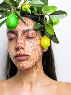 Halloween Tree Costume, Tree Costume Makeup, Druid Face Paint, Tree Makeup Halloween, Tree Face Makeup, Face Painting Costume, Willow Tree Costume, Tree Spirit Costume, Fairy Face Paint Women