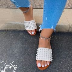 Female Slippers, Women Slippers Fashion, Punk Shoes, Fashion Slides, Spike Shoes, Cute Toes, Women Slippers, Summer Flats, Beach Flip Flops