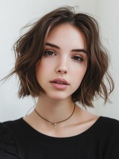 Unique Haircuts, Chic Haircut, Oval Face Hairstyles, Haircuts For Wavy Hair, Oval Face Shapes, Natural Waves, Pixie Bob, Hairstyles For Round Faces