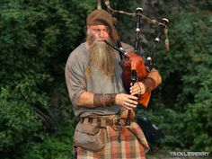 Celtic Crafts, Highland Bagpipes, Scottish Words, Scottish Music, Scottish Clothing, Scottish History, Scotland Forever, Scottish Culture, Bonnie Scotland