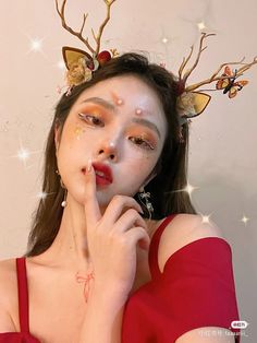 Asian Christmas Makeup, Christmas Fashion Photography, Deer Makeup, Natural Prom Makeup, Christmas Makeup Look, Haircuts Straight Hair, Christmas Makeup, Christmas Fashion