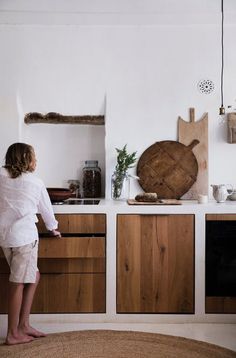 Countryside Mallorca Home Model Dapur, Concrete Kitchen, Belek, Mallorca Spain, Wooden Cabinets, Kitchen Style, Puglia, 인테리어 디자인, Interior Design Kitchen