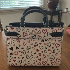 11 X 9 X 5 - Red And Black Hearts On A White Background. Inside Is Very Clean Side Pocket Inside Still Has The Wrapper On The Zipper It Was Never Used. Super Cute And Fun. Vintage Kate Spade, Bags Kate Spade, Black Hearts, Kate Spade Totes, Black Heart, Kate Spade Bags, Kate Spade Bag, Side Pocket, Red And Black