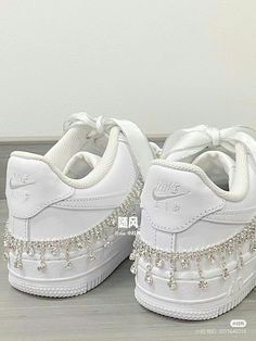 Wedding Sneakers, Cute Dress Outfits, Nike Air Shoes, Baskets Nike, Friend Poses Photography, Ruffles Fashion