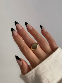 Black French TipAesthetic NailsMinimal Nails Fall Nail Trends, Classy Nails, Funky Nails, Chic Nails, Short Acrylic Nails, French Tip Nails, Best Acrylic Nails