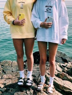 Vsco Clothes, Vsco Style, Best Friend Photoshoot, Best Friend Photos, Vsco Girl, Friend Photoshoot, Fjallraven Kanken, Photoshoot Ideas