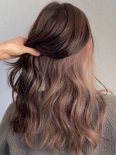 Light Brown Hair With Underlights, Hair Color Ideas For Brunettes Underneath, Hidden Two Tone Hair, Cute Simple Hair Color Ideas, Korean Secret Two Tone Hair, Brown Hair With Colored Underneath, Layers Medium Length Hair Wavy, Hair Color Ideas For Underneath, Basic Hair Dye Ideas