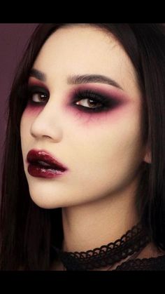 Halloween Ghost Makeup, Vampire Looks, Devil Makeup Halloween, Vampire Makeup Ideas, Vampire Makeup Looks, Maquillage Halloween Simple, Vampire Makeup Halloween, Demon Makeup, Ghost Makeup