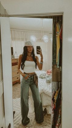 Basic Ootd Casual Simple, Cute Jeans And Top Outfits, Western Hippy Outfits, Punchy Western Makeup Looks, Southern Girl Aesthetic Outfits, Western Tank Top Outfit, Ranch Rodeo Outfits, Western Concert Outfit Ideas, Cute Country Concert Outfits Winter