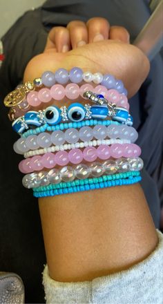 Pinterest Wrist Bracelets, Crystal Bead Jewelry, Jewerly Beads, Wrist Jewelry, Bead Charms Diy, Beads Bracelet Design, Jewelry Accessories Ideas