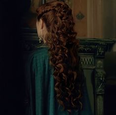 Anne Boleyn Hairstyles, Alicent Hightower Hairstyle, Olivia Cooke Hair, Young Alicent Hightower, Alicent Hightower Aesthetic, Hightower Aesthetic, Alicent Hightower Icon