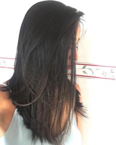 Corte de cabelo long bob, long bob cut, long bob hair, long bob médio, long bob curto. Cabelo novo, corte novo, cabelo curto, ideias de corte, ideias de cabelo, tendências 2019, tendências de corte, cabelos pro verão. Long Angled Hair, Long Bob Cut, Hair Long Bob, Long Bob Hair, Long Bob Haircuts, Mom Hairstyles, Haircuts Straight Hair, Bob Hair, Brown Blonde Hair