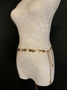 Handmade Belt with beautiful Metal Stars. Lovely gift, swimwear accessory, Teen Belt or add some design to a basic outfit.   Exclusively made by FAN Design. Gold Belt Outfit, Star Chain Belt, Metal Belts, Star Belt, Handmade Belt, Handmade Belts, Childish Gambino, Gold Belts, Fan Design