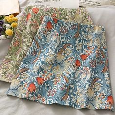 New style, vintage style, printed high waist, A-line bodycon skirtMaterial:cotton,linenColor:blue,greenType:A-lineFeatures:vintageSize(cm):S,M,L,XL 1inch=2.54cmS:length:39,waist:64&ltp&gtM:length:40,waist:68</p>&ltbr/>&ltp&gtL:length:41,waist:72</p>&ltbr/>&ltp&gtXL:length:42,waist:76</p>&ltbr/>&ltp&gtNote:Due to different measurement methods,there will be 1-3 error(unite:cm), please understand.</p>&ltbr/>&ltp Vintage Floral Print Mini Skirt, Blue Retro Skirt With Floral Print, Blue Retro Mini Skirt For Spring, Retro Mini Skirt With Floral Print, Retro Floral Print Mini Skirt, Retro Blue Floral Print Skirt, Vintage Mini Skirt For Summer, Retro Floral Print Mini Skirt For Spring, Spring Retro Pencil Mini Skirt