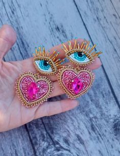 Beaded Eye Earrings, Embroidered Earrings, Diy Fabric Jewellery, Trending Jewelry, Evil Eye Earrings, Beaded Earrings Patterns, Bead Embroidery Jewelry, Eye Beads, Handmade Beaded Jewelry