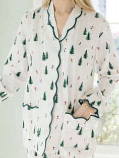 Did you know the average woman spends nearly 26 years of her life in bed? Make every one of those nights count with my flattering 2-piece ski print pajama set, designed for the ultimate beauty rest this holiday season. Handcrafted by skilled artisans, each set features exquisite hand-block printing on 100% soft, lightweight cotton. The straight-fit design, adorned with elegant scalloped edges, gives you a flattering, feminine look without being constricting — so you stay cool and comfortable all Pajamas Women Aesthetic, Cute Winter Pajamas, Christmas Pjs Aesthetic, Adult Christmas Pajamas, Pajama Sets For Women, Winter Pajamas Women, Average Woman, Pants Custom, Ski Print