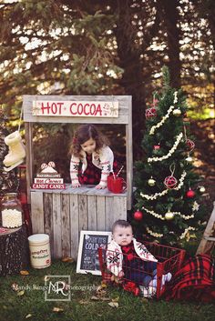 Christmas Photoshoot Kids, Cocoa Stand, Christmas Mini Shoot, Hot Cocoa Stand, Portret Feminin, Christmas Photo Props, Holiday Mini Session, Xmas Photos